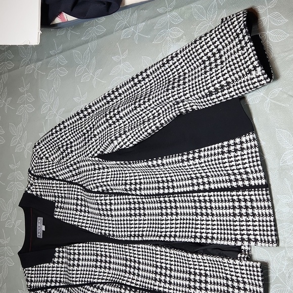 Laura Blazer - Picture 3 of 10